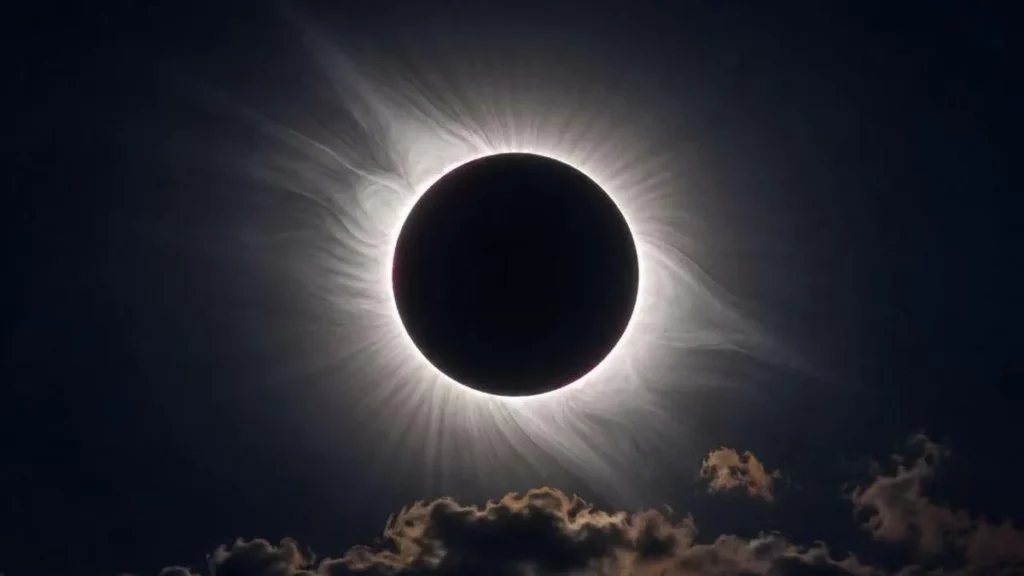 Éclipse solaire 2026 : les images spectaculaires d’un phénomène qui a traversé le monde 7 éclipse totale espagne
