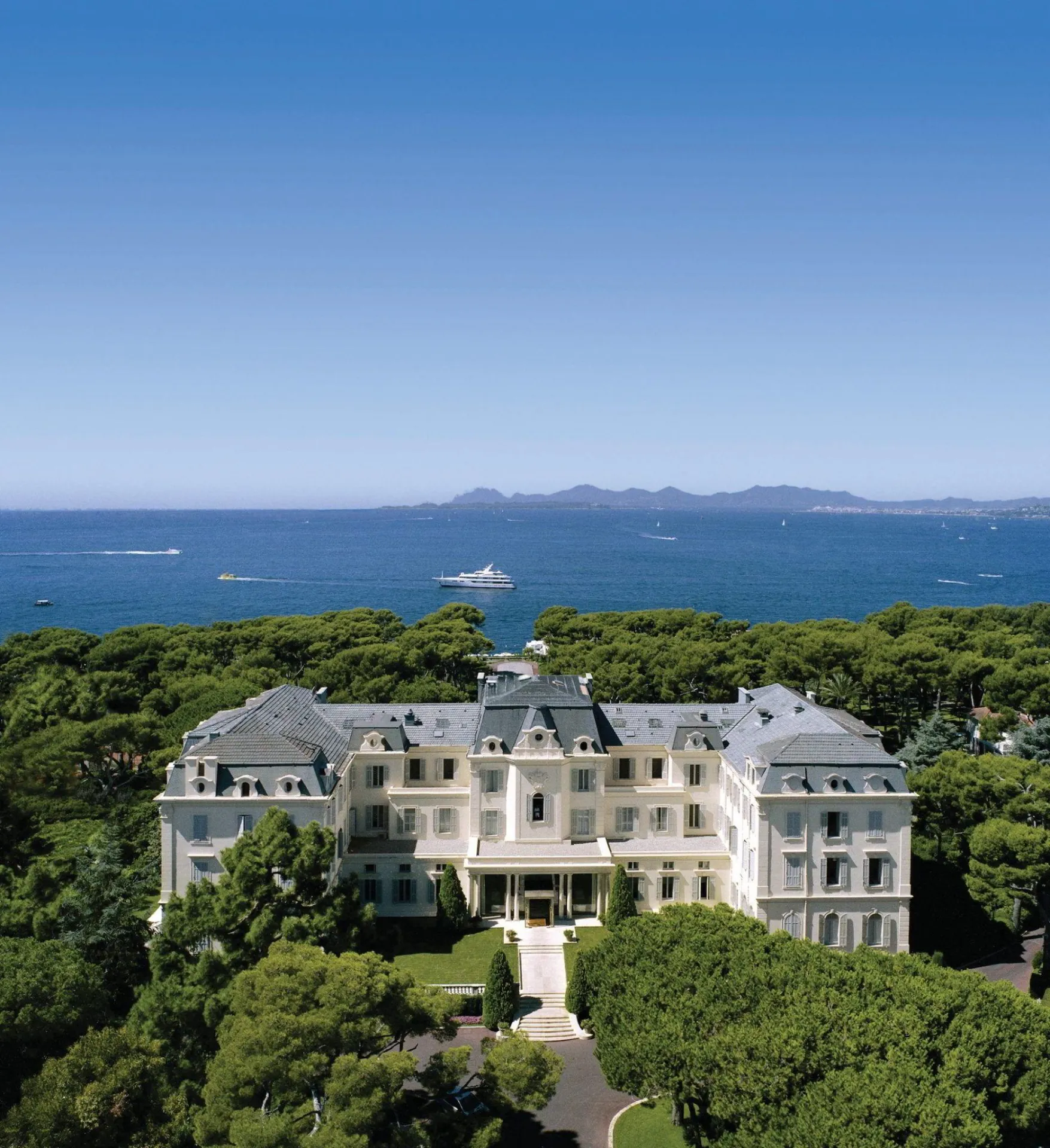 Hôtel du Cap-Eden-Roc : l&rsquo;adresse mythique où le luxe rencontre la Riviera française