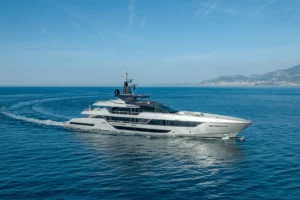 Riva 54Metri : le plus grand yacht jamais construit par Riva redéfinit l&rsquo;excellence italienne